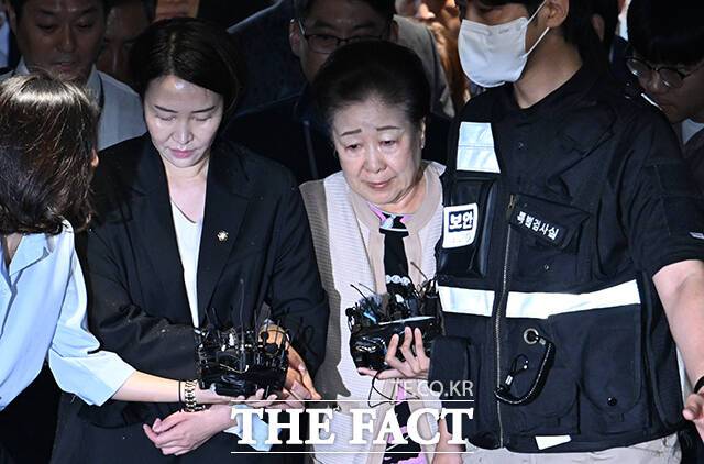 한학자 세계평화통일가정연합(통일교) 총재가 17일 오전 서울 종로구 KT광화문빌딩 웨스트에 마련된 김건희특검 사무실에 출석하고 있다. /박헌우 기자