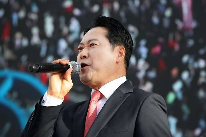 국민의힘 장동혁 대표가 21일 대구 동구 동대구역 광장에서 열린 '야당탄압·독재정치 국민 규탄대회'에서 발언하고 있다. 연합뉴스