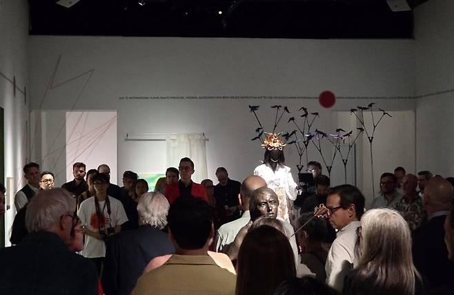 19일 미국 뉴욕 트라이베카에서 공개된 'UNSEEN(보이지 않는 존재들 : 북한 여성의 권리와 회복력을 말하다-14인의 작가)' 전시회./'UNSEEN' 전시회