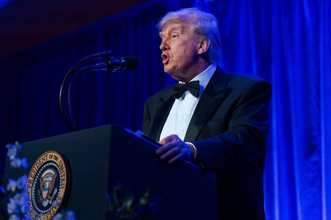도널드 트럼프 미국 대통령이 20일 워싱턴 DC 근교 '마운트 버논'에서 열린 한 만찬 행사에 참석해 연설을 하고 있다. /AP 연합뉴스