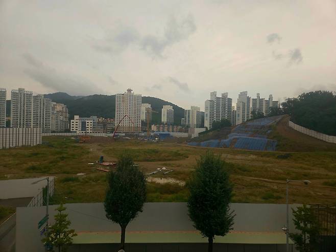 19일 오후 경기 의왕시 고천나구역 재개발 공사 현장. /방재혁 기자