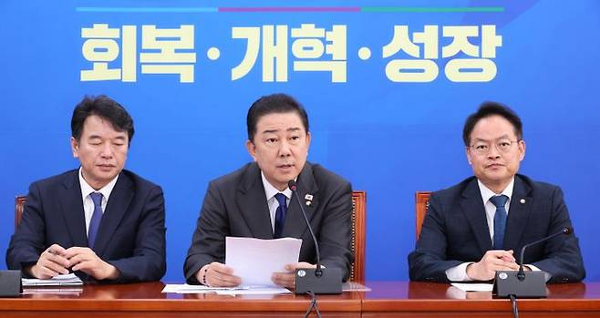 김병기 더불어민주당 원내대표가 21일 오전 국회에서 열린 취임 100일 기자간담회에서 발언을 하고 있다. ⓒ뉴시스