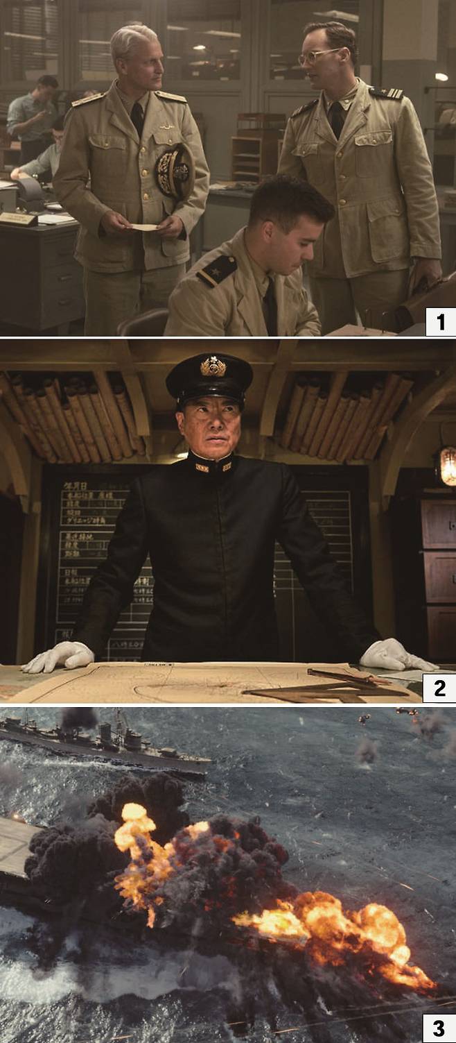 1 제2차 세계대전 중 미국과 일본이 격돌한 미드웨이해전의 전투 전략을 논의하는 체스터 니미츠 제독과 에드윈 레이턴 소령. 2 작전 지도 앞에 선 일본 해군 최고 사령관 야마모토 이소로쿠. 3 미군의 반격으로 격침되는 일본 항공모함. /사진‘미드웨이’ 스틸컷
