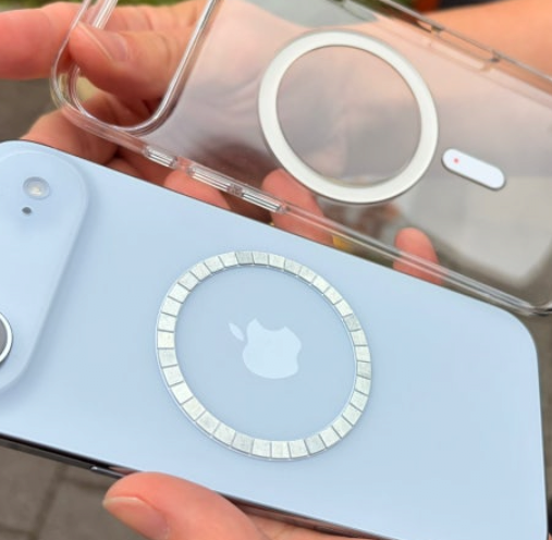 한 구매자가 아이폰 에어 케이스를 샀는데 맥세이프 자석이 떨어졌다며 올린 사진 캡처