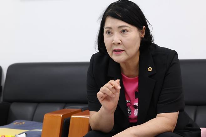윤명희 전남도의회 경제관광문화위원회 위원장(더불어민주당·장흥2)이 지난 19일 파이낸셜뉴스와의 인터뷰에서 "전남 경제 활성화 및 관광·문화산업 발전을 위한 정책 논의, 입법과 예산 심의에 최선을 다하겠다"며 향후 계획을 밝히고 있다. 사진=황태종 기자