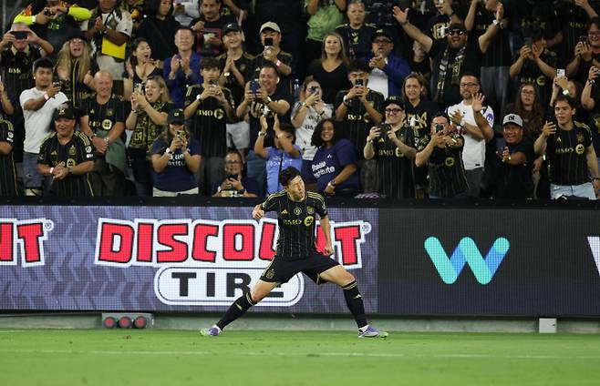 <yonhap photo-3345=""> LOS ANGELES, CALIFORNIA - SEPTEMBER 21: Son Heung-Min #7 of Los Angeles FC celebrates after scoring a goal against Real Salt Lake during the first half of the game at BMO Stadium on September 21, 2025 in Los Angeles, California. Kevork Djansezian/Getty Images/AFP (Photo by KEVORK DJANSEZIAN / GETTY IMAGES NORTH AMERICA / Getty Images via AFP)/2025-09-22 11:43:15/ <저작권자 ⓒ 1980-2025 ㈜연합뉴스. 무단 전재 재배포 금지, AI 학습 및 활용 금지></yonhap>