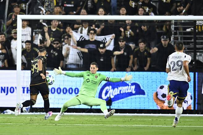 드니 부앙가의 솔트레이크전 득점 장면. 사진=로이터 연합뉴스