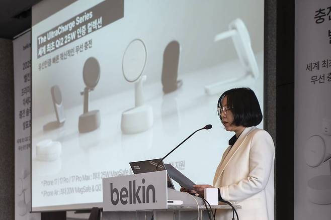 신지나 한국벨킨 지사장이 세계 최초로 Qi 2 25W 인증을 취득한 벨킨 울트라차지 시리즈를 정식 공개했다 / 출처=IT동아