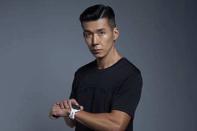 가민코리아 2025년 브랜드 앰배서더로 발탁된 가수 션. 사진=가민코리아