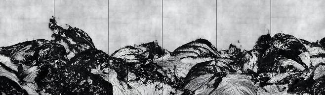 목포 문화예술회관에 나온 팀랩의 미디어아트 작품 '파도의 기억'.