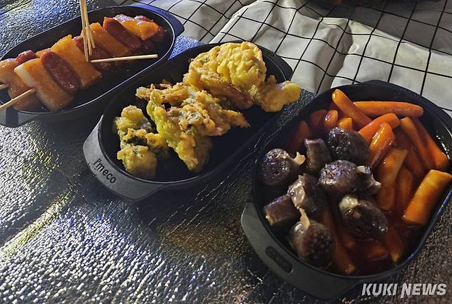 KB 조이올팍 페스티벌 푸드존에서 판매된 음식, 모두 친환경 다회용기 ‘I’M ECO’ 접시에 담겨있다. 최은희 기자