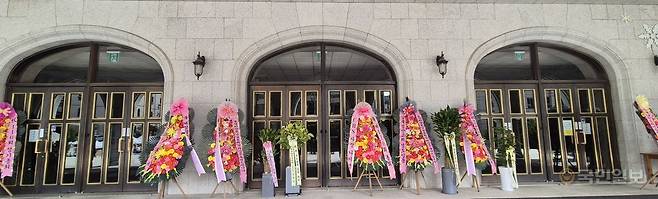 예장합동 110회 정기총회가 열리는 서울 강남구 충현교회 본당 출입문이 22일 오전 굳게 닫혀있다.