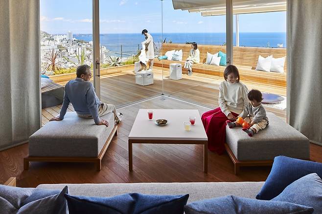 말이 필요없는 느린 가족여행 풍경. 일본 아타미 테라스.