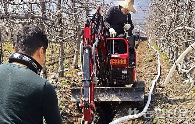 국립식량과학원 스마트생산기술과가 개발한 ‘무굴착 땅속배수 기술’ 시공 모습.