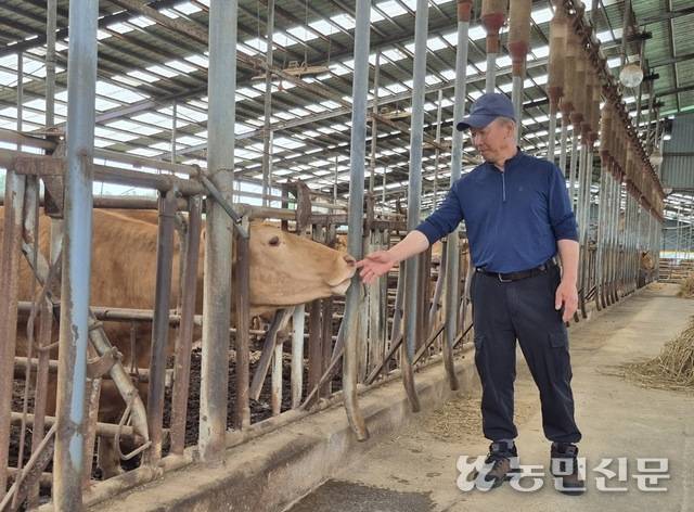한우 사육기간을 단축한 하상부 충남 홍성 상미농장 대표.
