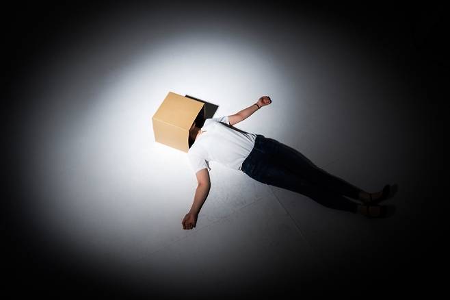 네덜란드와 호주 공동 연구팀이 약 41만명을 대상으로 성관계 미경험자의 특징을 분석한 결과, 이들이 전체 인구의 1%를 차지하며 고학력자가 많지만 외로움을 더 느끼는 것으로 나타났다. 위 사진은 기사 본문과 직접적인 관련 없음. 아이클릭아트