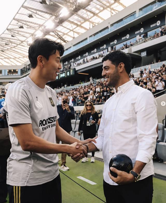 카를로스 벨라와 손흥민(오른쪽). /사진=LAFC SNS