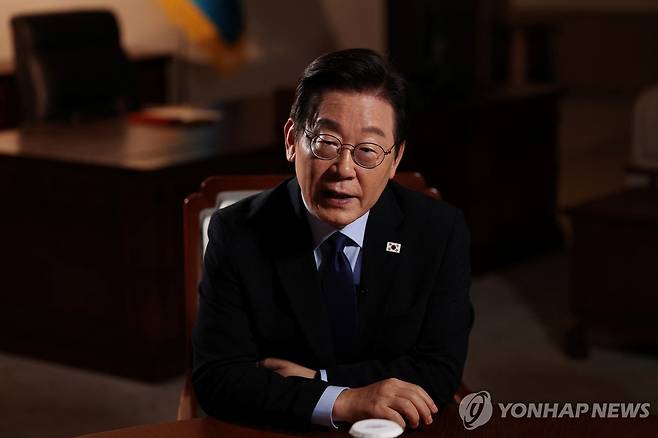 로이터와 인터뷰하는 이재명 대통령 [로이터 연합뉴스. 재판매 및 DB 금지]