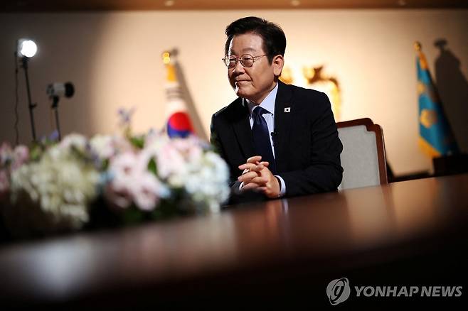 로이터와 인터뷰하는 이재명 대통령 [로이터 연합뉴스. 재판매 및 DB 금지]