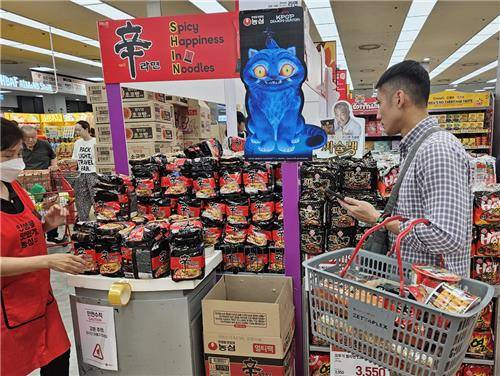 롯데마트 제타플렉스 서울역점 라면 판매대 [촬영 신선미]