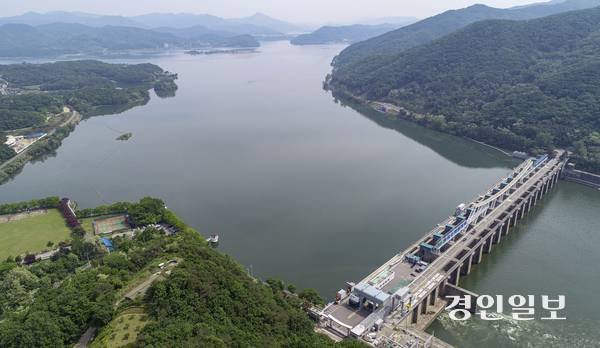 경기·서울·인천지역 1천400만 주민에게 공급되는 ‘수도권 광역상수도’의 최대 취수원인 팔당댐 일대 전경. /경인일보DB