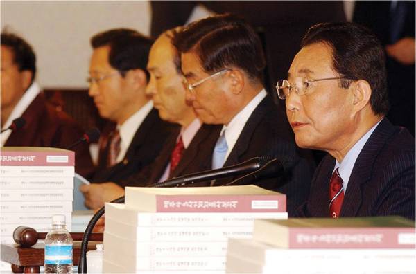 고건 국무총리(제주4.3사건진상규명 및 희생자명예회복위원장)가 2003년 10월 15일 제주4.3사건 진상조사보고서를 만장일치로 의결했다.