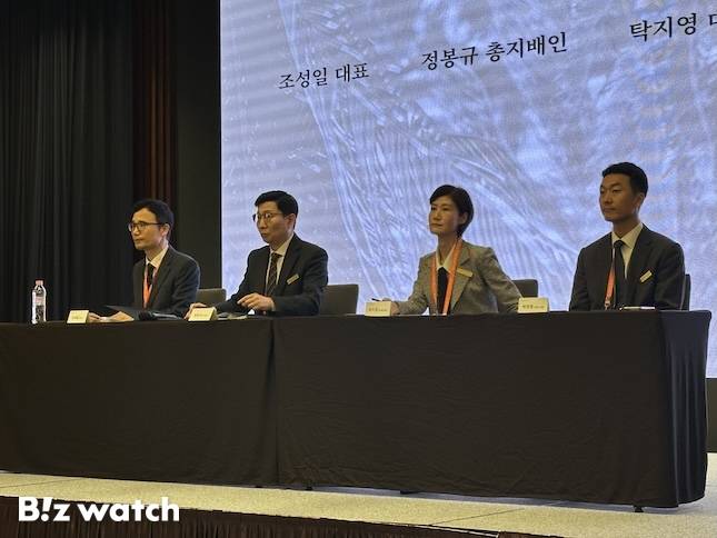 (왼쪽부터)조성일 정상북한산리조트 대표, 정봉규 안토 총지배인, 탁지영 안토 마케팅팀장, 박재명 안토 세일즈팀장이 23일 안토 미디어간담회에서 기자들의 질문에 답하고 있다. / 사진=정혜인 기자 hij@