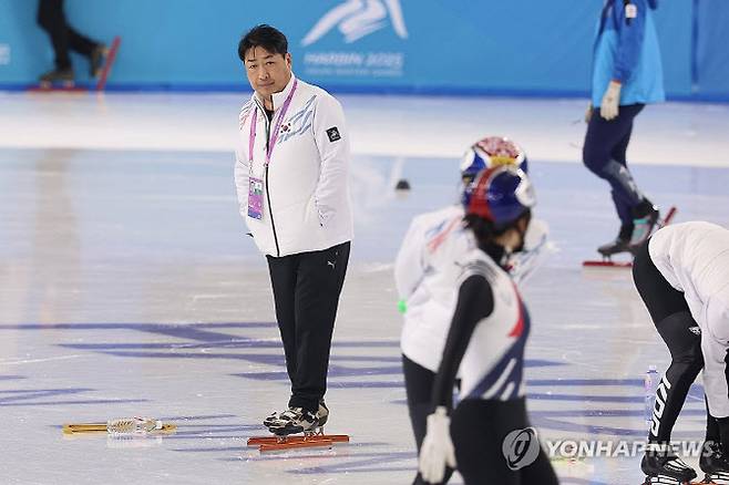 윤재명 한국 쇼트트랙 대표팀 감독. 사진=연합뉴스