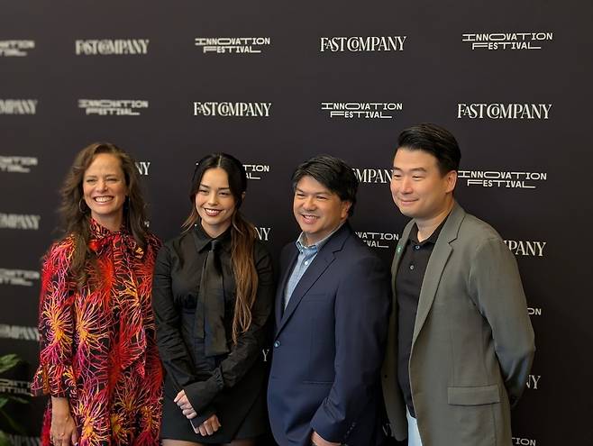 16일(현지시간) 미국 뉴욕에서 '2025 이노베이션 페스티벌'이 열렸다. (왼쪽부터)할리 스탠포드(Halle Stanford) 7 크로우 스토리즈 대표 겸 총괄 프로듀서, 유명 스트리머 발키리(Valkyrae), TV 작가 레이 우타르나칫(Ray Utarnachitt), 김용수 네이버웹툰 최고전략책임자(CSO) 겸 글로벌 웹툰 총괄 부사장 (네이버웹툰 제공)