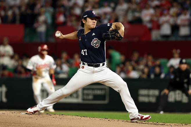 두산 곽빈이 22일 인천SSG랜더스필드에서 열린 2025 KBO리그 정규시즌 SSG전에서 역투하고 있다. 사진 | 두산 베어스