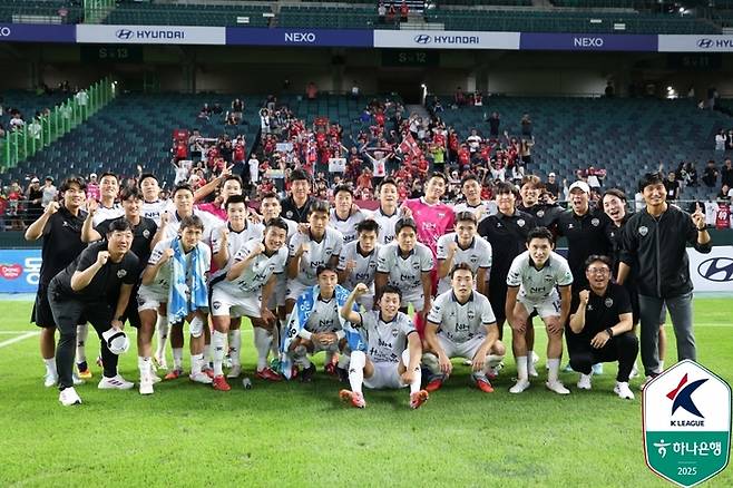 K리그1 2위를 달리는 김천 상무. 제공 | 한국프로축구연맹