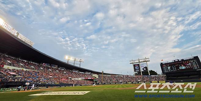 8일 잠실야구장에서 열린 LG와 한화의 경기. 미리보는 KS, 만원관중 찾은 잠실야구장. 잠실=송정헌 기자songs@sportschosun.com/2025.08.08/