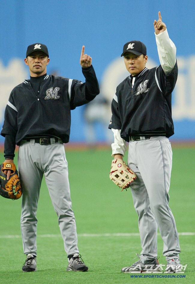 지바 롯데 시절 이승엽과 후쿠우라. 지바 롯데 2군 감독인 후쿠우라는 차기 감독 후보다. 스포츠조선 DB