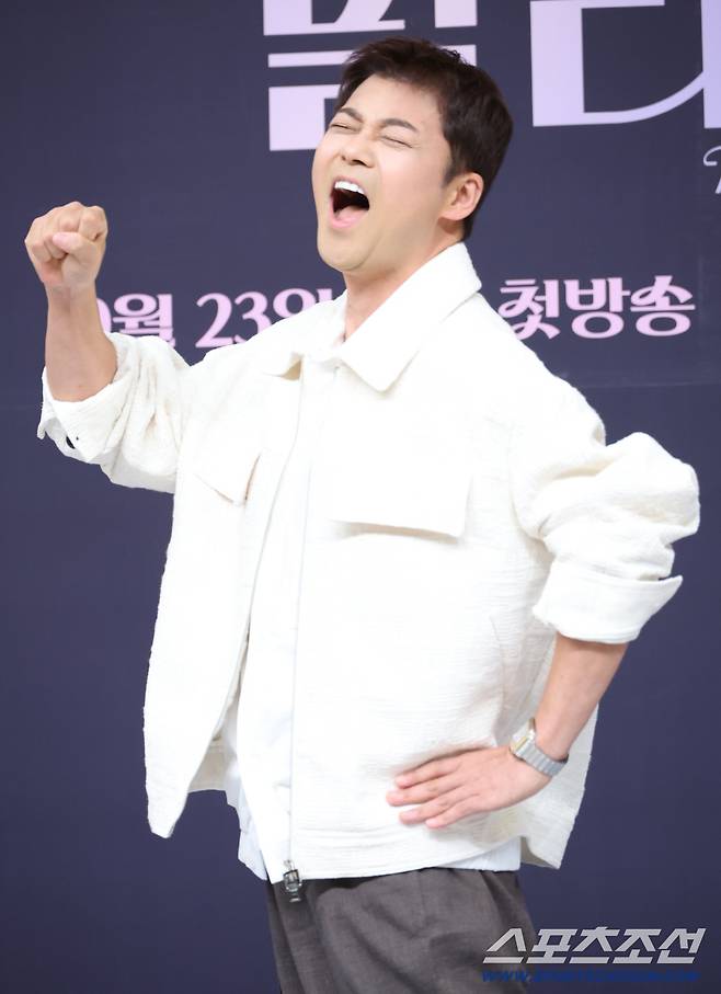 SBS 예능 '우리들의 발라드' 제작발표회가 23일 오전 서울 목동 SBS 사옥에서 열렸다. 전현무가 포즈 취하고 있다. 정재근 기자 cjg@sportschosun.com/2025.9.23/