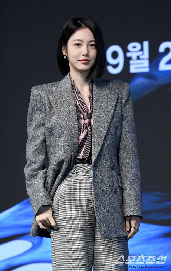 디즈니+ '탁류' 제작발표회가 23일 서울 강남구 논현동 엘리에나 호텔에서 열렸다. 신예은이 포토타임을 갖고 있다. 논현동=박재만 기자 pjm@sportschosun.com/2025.09.23/