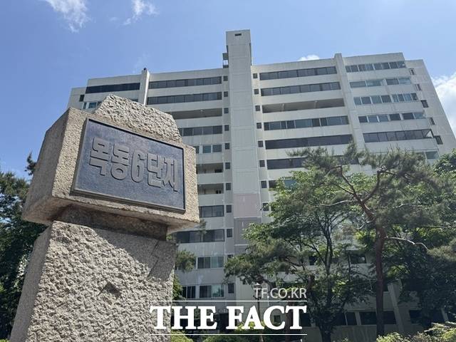 서울 양천구 목동신시가지아파트가 서울 김포공항 고도제한 리스크를 피하고자 재건축에서 속도를 내고 있다. /황준익 기자