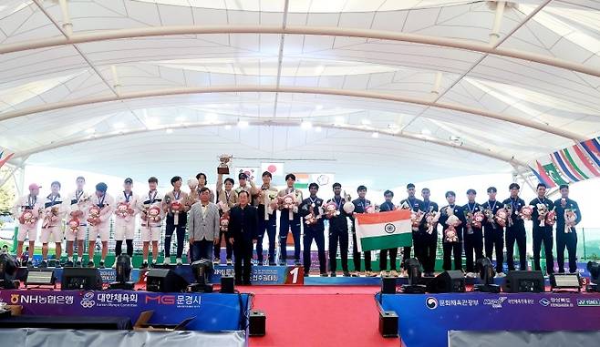 문경 아시아정구선수권대회 남자 단체전 시상식 모습. 일본이 한국을 2-0으로 꺾고 우승했다. 대회 조직위 제공