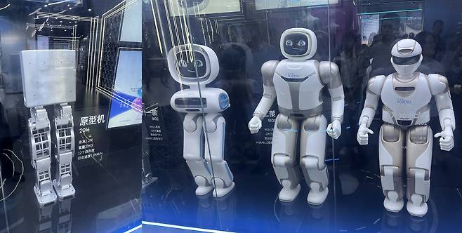 지난 17일 선전 유비테크 본사의 전시관에선 휴머노이드 로봇의 '진화사(史)'를 볼 수 있었다. 왼쪽부터 2016년 공개된 시제품, 2018년 공개된 1세대(1.35m, 37kg, 관절 14개), 2019년 공개한 2세대(1.45m, 77kg, 관절 36개), 2021년 등장한 워커 X(1.3m, 63kg, 관절 41개)./선전=이벌찬 특파원