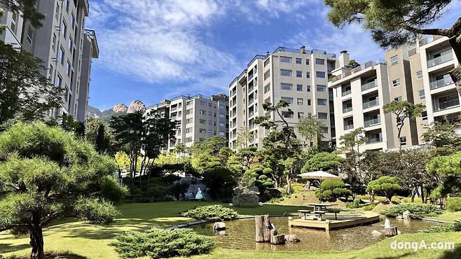 한화호텔앤드리조트 새 프리미엄 리조트 ‘안토(ANTO·安土)’ 내부 회원 전용 공간 전경. 윤우열 기자 cloudancer@donga.com