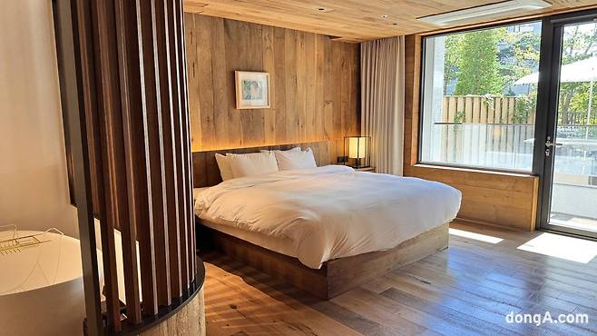 한화호텔앤드리조트 새 프리미엄 리조트 ‘안토(ANTO·安土)’ 내부 회원 전용 객실인 파크하우스. 윤우열 기자 cloudancer@donga.com