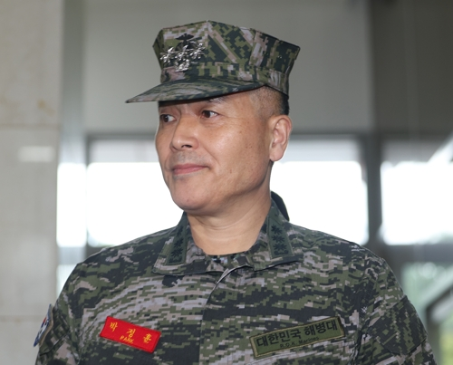 박정훈 해병대 수사단장이 참고인 조사를 받기 위해 4일 서울 서초구 순직해병특별검사팀에 출석하고 있다.