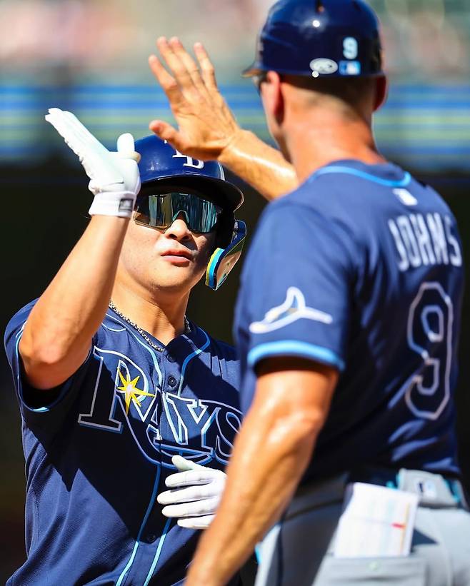 5일 미네소타와의 원정 경기를 통해 탬파베이 데뷔전을 소화한 김하성이 7회 안타를 치고 환호하고 있다. 사진=탬파베이 SNS