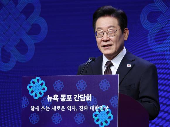 유엔총회 참석차 미국을 방문한 이재명 대통령이 22일(현지시간) 뉴욕의 한 호텔에서 열린 동포간담회에서 인사말을 하고 있다. 2025.9.23 [사진=연합뉴스]