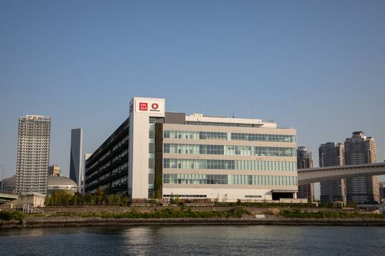 일본 도쿄 아리아케에 위치한 유니클로 본사. 모기업인 패스트리테일링 산하의 여러 브랜드 사무실은 물론 유니클로 주요 조직이 모두 모인 '올인원' 전략 기지다. 사진 유니클로