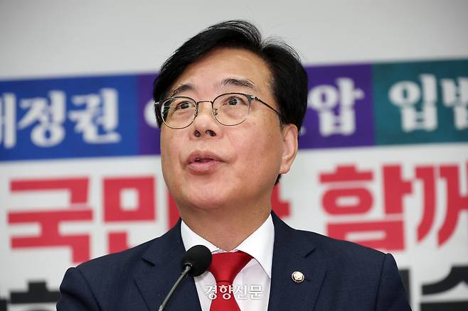 송언석 국민의힘 원내대표가 22일 국회에서 열린 의원총회에서 발언하고 있다. 박민규 선임기자