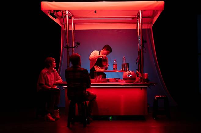 구자하의 <하리보 김치> 공연 모습.       예술경영지원센터 제공