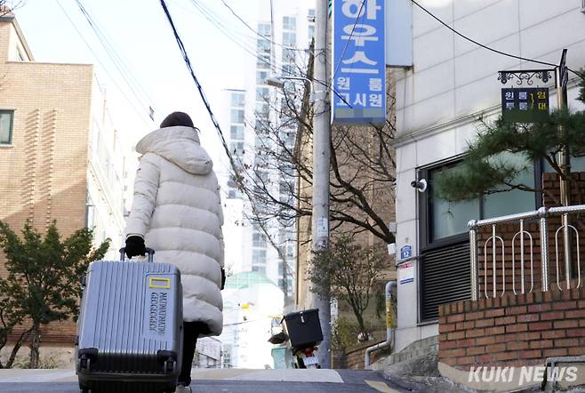 현행 ‘기초생활보장법’은 취업·결혼을 하지 않은 20대 청년을 독립 가구로 인정하지 않는다. ‘30세 이상’만 가능한 세대분리 기준은 일부 청년들을 사회 안전망 밖으로 밀어내고 있다. 사진=박효상 기자