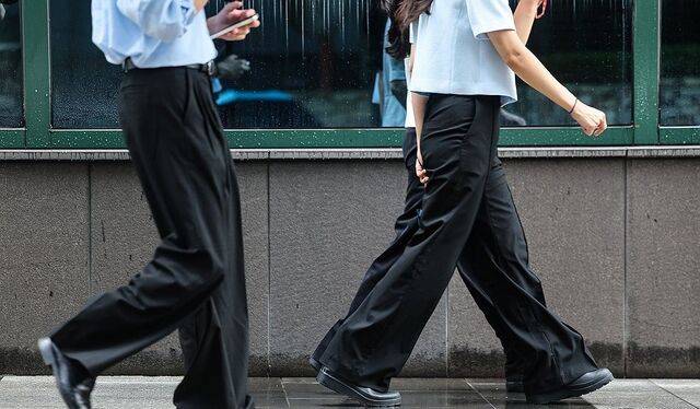 서울 강남역 인근의 직장인들. 연합뉴스