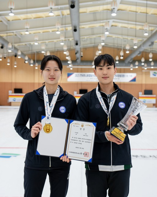 강보배(왼쪽)와 김학준. 사진[연합뉴스]