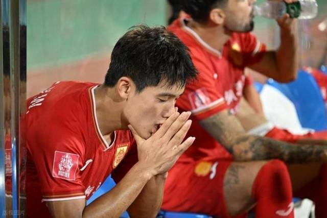 ‘14억 대륙’의 자존심 우레이의 후계자로 불렸던 샹위왕. 그러나 그는 2부 리그에서도 2개월째 무득점 침묵하고 있다. 사진=163닷컴